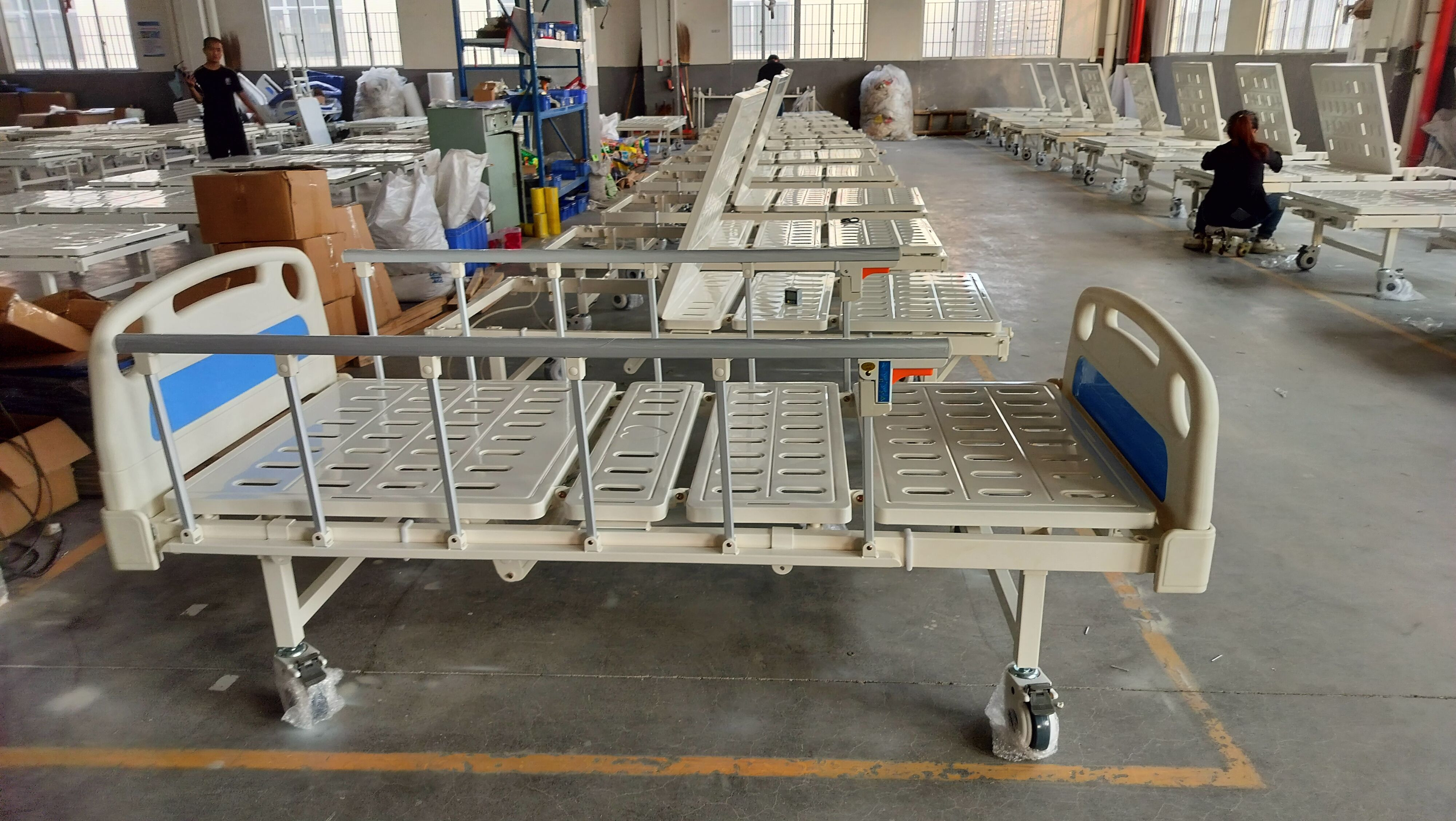China economy hospital beds in 2 cranks